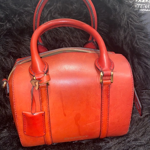 Red small leather Boston Burberry Bag - Picture 5 of 14